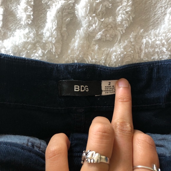 UO Corduroy button up skirt. Navy blue. Size 2 - Picture 2 of 3